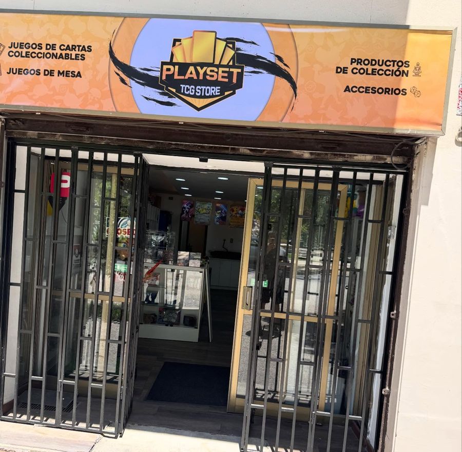 Fachada de Playset TCG Store en Merced 80